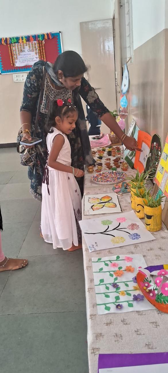 Budding Artists Showcase Creativity at RVK - Hagaribommanahallis Kala Kutira 7-100kb