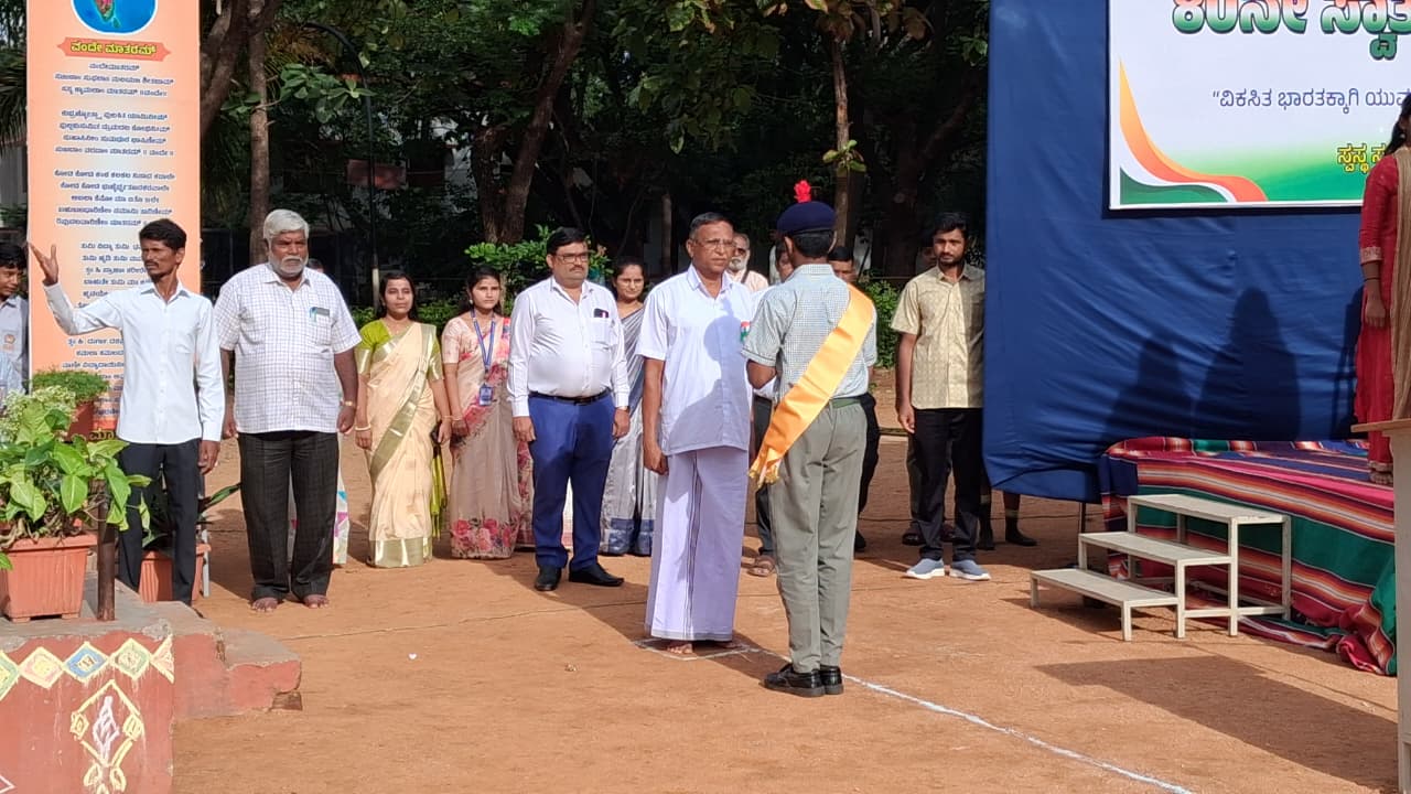 Patriotism Should Be in Our Behaviour RVK Hagaribommanahalli Marks 80th Independence Day (4)