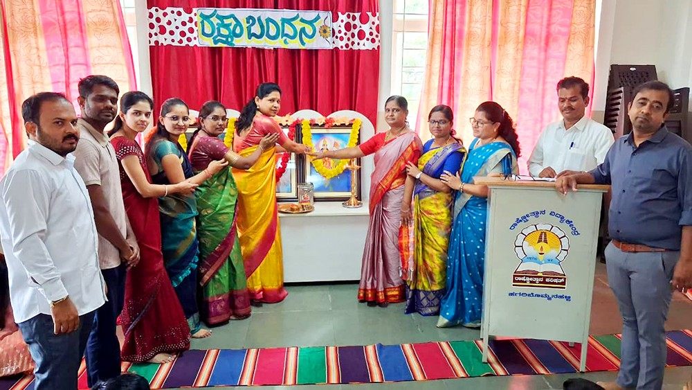 RVK- Hagaribommanahalli Celebrated Raksha Bandhan (13)