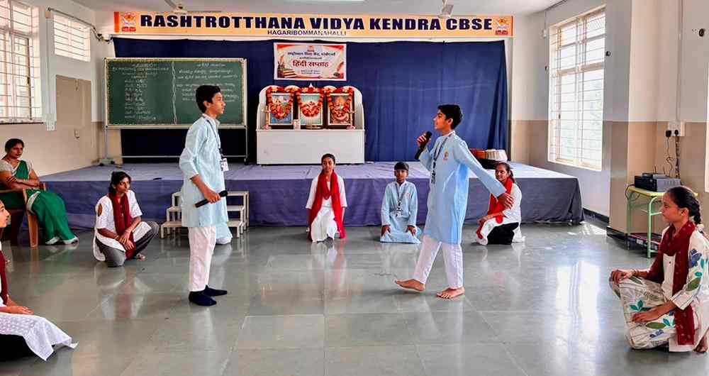 RVK Hagaribommanahalli Celebrates Hindi Saptah with Vibrant Student Performances and Competitions 8-50kb