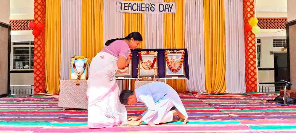 RVK - Hagaribommanahalli Celebrates Teachers Day with Special Lecture and Tributes 6-50kb