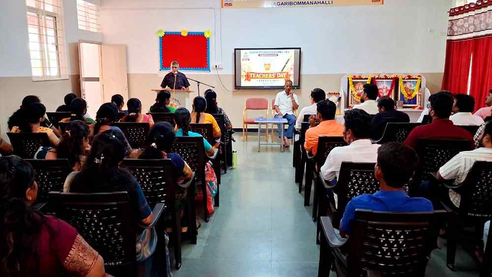 RVK - Hagaribommanahalli Celebrates Teachers Day with Special Lecture and Tributes 7-50kb