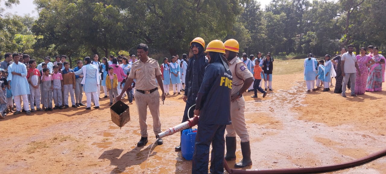 Demonstration by Fire Dept in RVK - Hagaribommanahalli-3